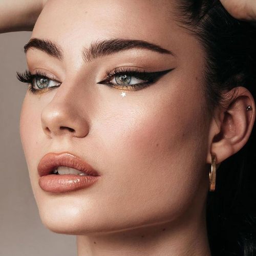 Integrated rotating eyeliner stamp pen