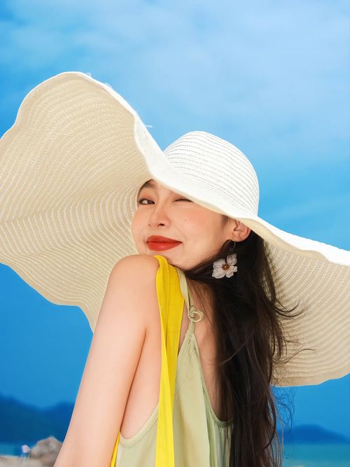 Luminous Veil – Womens Wide-Brimmed Sun Hat for Graceful Sun Defense