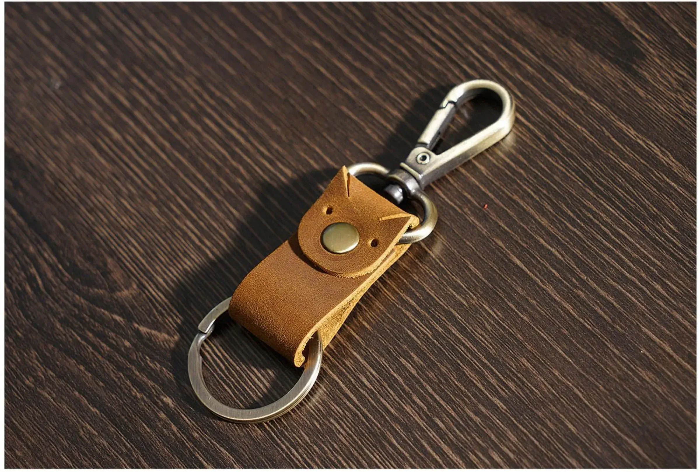 Genuine Leather Car Key Holder Vintage Leather Keychain with Key Ring Portable Car Key Fob Organizer for Women Men Travel Gift
