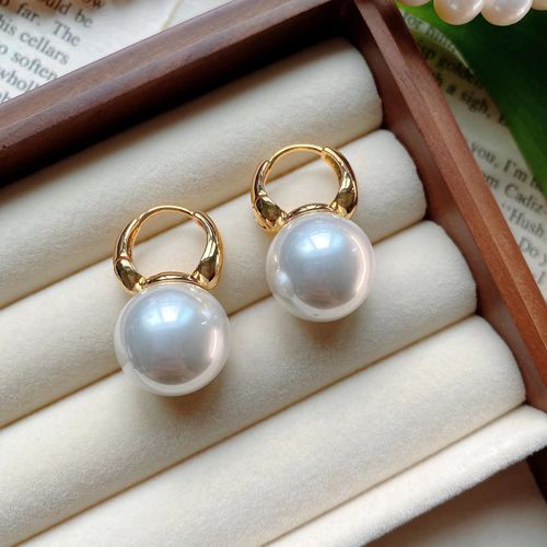 Vintage Iridescent Pearl Drop Earrings for Women Exquisite Sweet Geometric Hoop Earrings Simple Casual Versatile Jewelry Gift