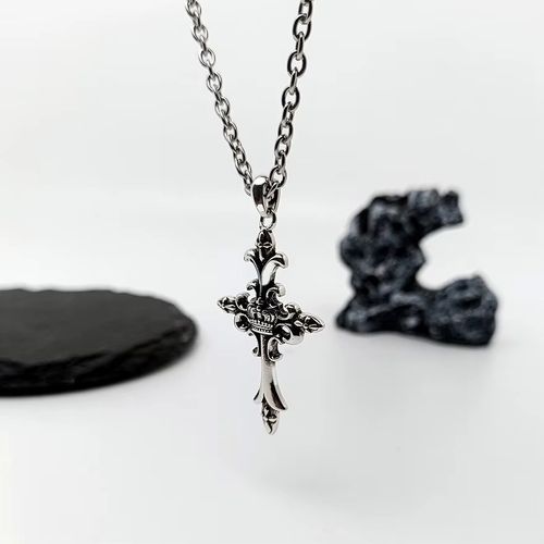 Silver retro vintage vintage three-dimensional crown pendant necklace, men's high-end sense, cool and dark style jewelry