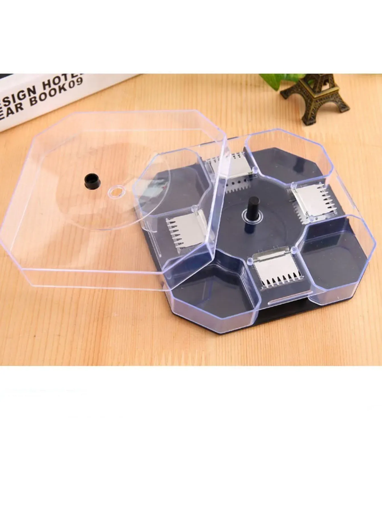 3PCS  high-quality cockroach trap capable of effectively catching cockroaches in kitchens, bathrooms, and hidden corners.