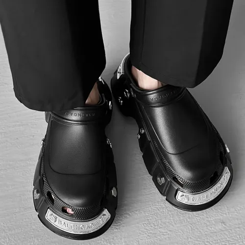 Men's casual sandals with thick sole and fashionable black color