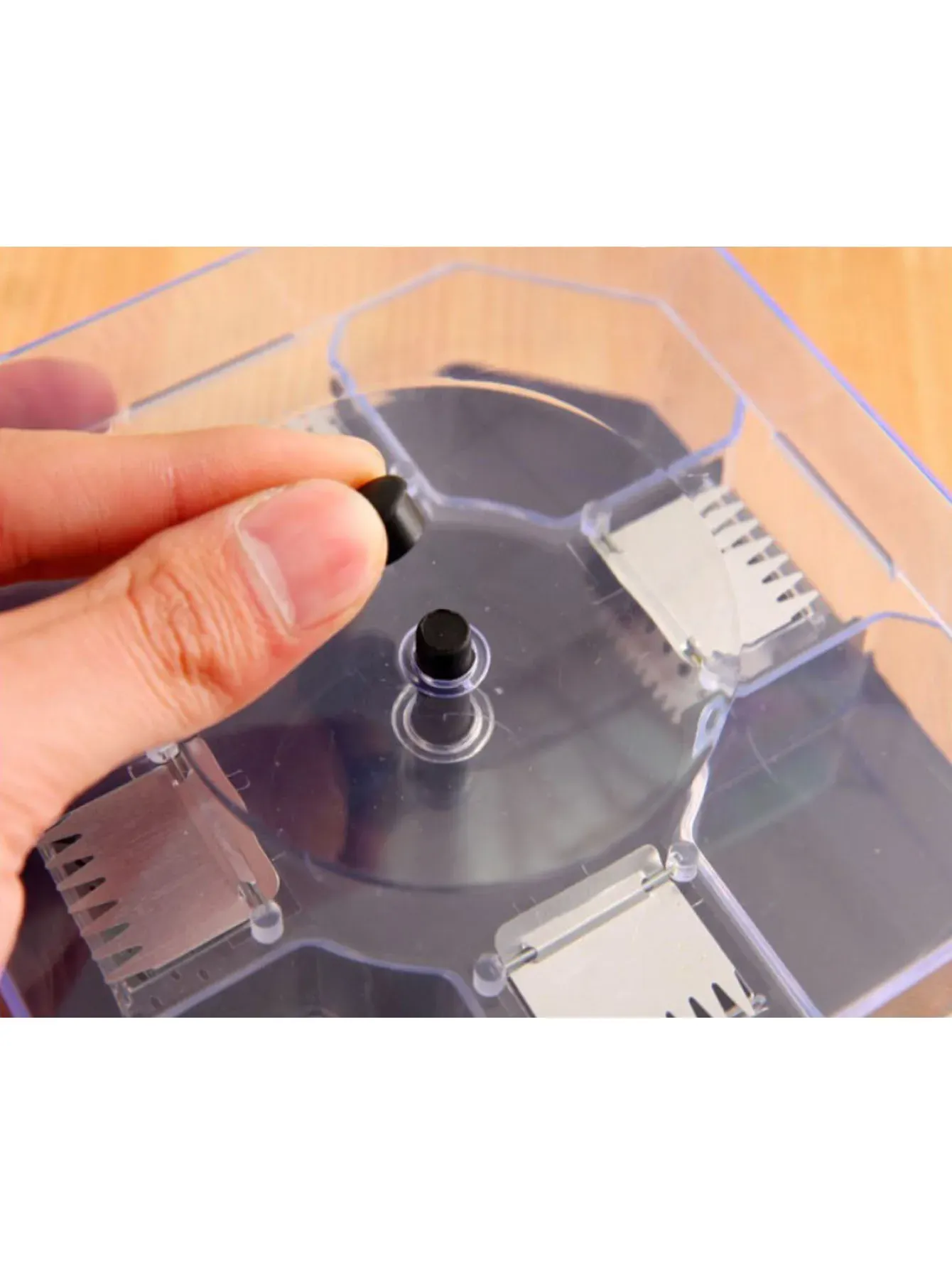 3PCS  high-quality cockroach trap capable of effectively catching cockroaches in kitchens, bathrooms, and hidden corners.