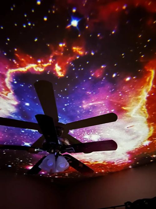 Lustige Geschenke – Romantische Atmosphäre im Schlafzimmer mit Galaxie-Projektionslampe