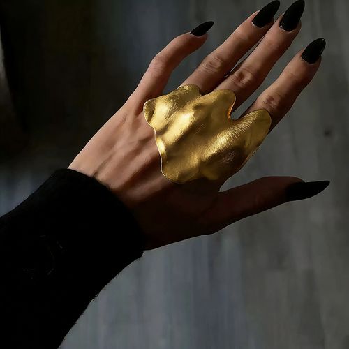 New irregular pleated joint ring, cool and niche design, high-end, unique and exquisite ring.