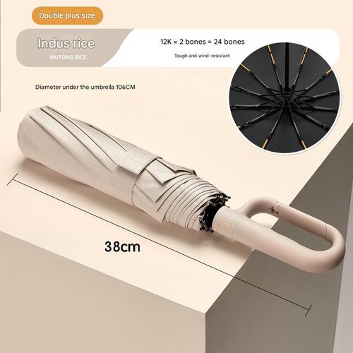 This backpack can hold an extra-large folding umbrella. It features a ring lock design and is a high-quality dual-purpose design suitable for both sunny and rainy days.