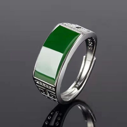 This set of Huatianyue couple rings, the ink jade model is profound and powerful, the green jade model is smooth and elegant. The female ring is clear and transparent, showing a white color, and the combination of the masculine and feminine styles is extremely harmonious. Huatianyue is cool and moist, with a high-quality texture. If you place an order today, you will receive 6 pieces: 2 black male models + 2 pairs of green matching rings.