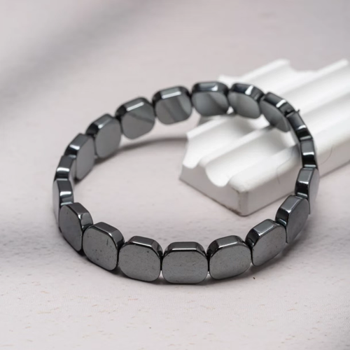 Order today and you will receive 3 soothing and healing energy black gallstone bracelets. This black gallstone bracelet is specially designed for male health. Its unique magnetic energy can promote blood circulation, help enhance sexual ability, and relieve fatigue. Wearing it, you can maintain vitality in your daily life. It is a thoughtful companion that boosts male health and showcases your charm.