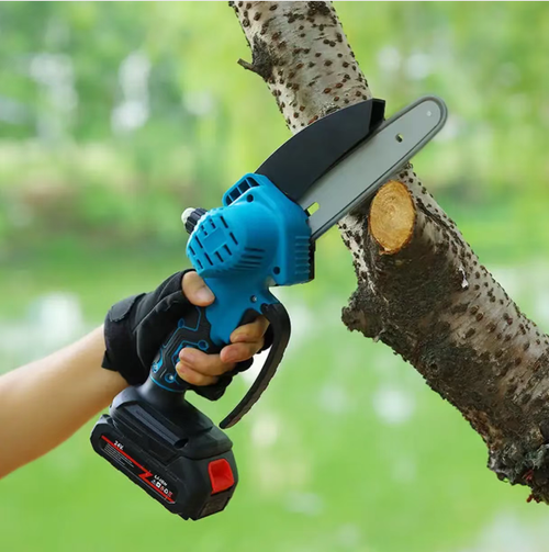 Hold the single-hand lithium battery electric saw. The lightweight design allows for single-handed operation. The wireless lithium battery eliminates constraints. The hardened alloy chain cuts quickly and is wear-resistant. The protective shield + self-locking switch is safer. It is suitable for garden trimming, camping fire preparation, etc. It is a practical choice for efficient cutting. Make the courtyard and outdoor living more convenient