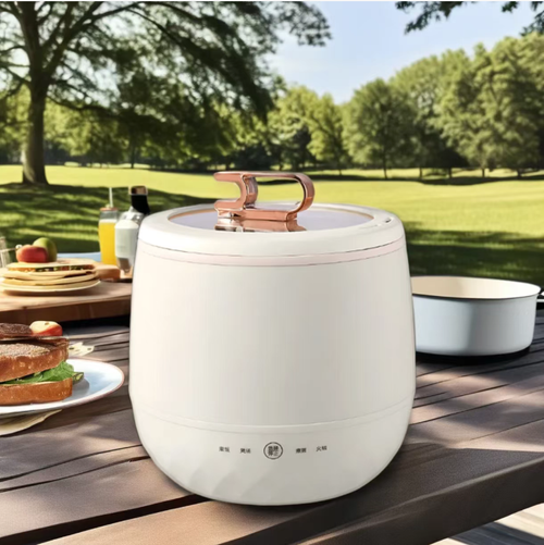 1.8L intelligent mini rice cooker, suitable for 1-2 people's meals, non-stick inner pot for easy cleaning. It supports multiple functions such as cooking rice, making soup, stir-frying, and making hot pot. The milk-white body and rose gold handle give an elegant appearance. It is small and portable, suitable for dormitories, camping, etc. The intelligent touch control operation is simple. The visible window prevents overflow. It is a practical choice for creating a refined one-person meal.