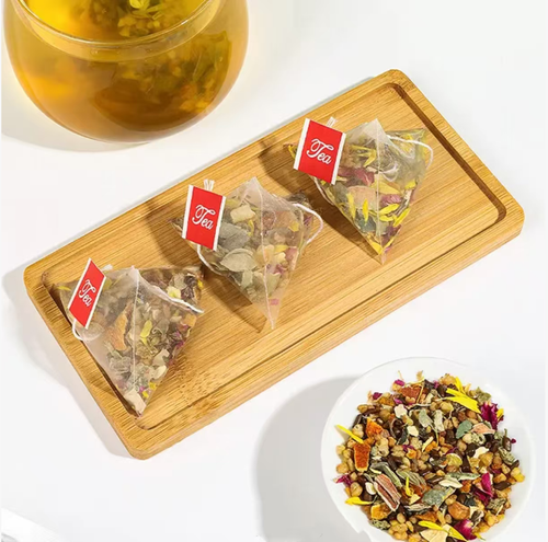 Order today and you will receive 5 bags. Each bag contains 20 small packages, totaling 100 small packages. Each small package is 5g of the high-end coach-recommended traditional Chinese medicine formula light body winter melon and lotus leaf tea. This tea has a gentle nourishing effect. It helps reduce oil secretion, promote urination and eliminate dampness. The individual tea bags are convenient for brewing and do not contain added sugar. It will help you easily achieve a slender figure.