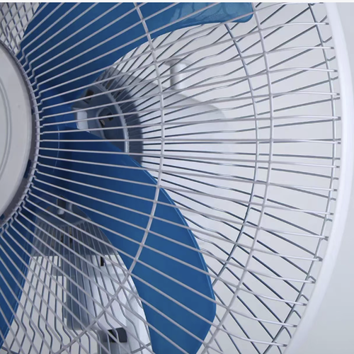 This solar-powered charging fan supports solar charging and has a long battery life. It can rotate its head in strong winds and comes with LED lighting. It can also charge your phone in an emergency. It is portable and lightweight, suitable for outdoor camping, construction sites, and emergency situations during power outages. It is a multifunctional and practical cooling device. It enables you to handle every trip and crisis with ease.