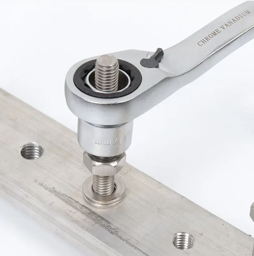 This 17-piece through-hole ratchet sleeve set features a through-hole shaft design, capable of handling slippage and irregular bolts. The double 72-tooth ratchet is highly efficient and effortless to use. The chrome-vanadium steel material is durable and sturdy. The specifications are complete and suitable for various scenarios. When paired with a portable toolbox, it becomes an excellent assistant for auto repair and maintenance.