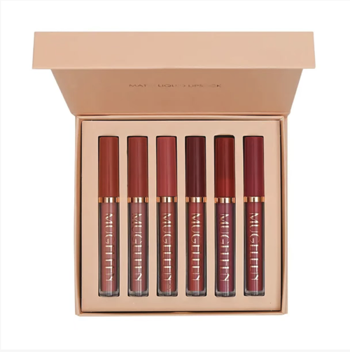 6-piece non-sticky lip gloss set, featuring 6 popular color palettes, suitable for all scenarios of makeup. Smooth and easy to apply without drying out. The matte and glossy finish is elegant. It doesn't stain the cup or fade the color. Long-lasting and adheres well. The exquisite gift box packaging makes it suitable for both personal use and as a gift. It allows for effortless creation of various lip makeup looks.