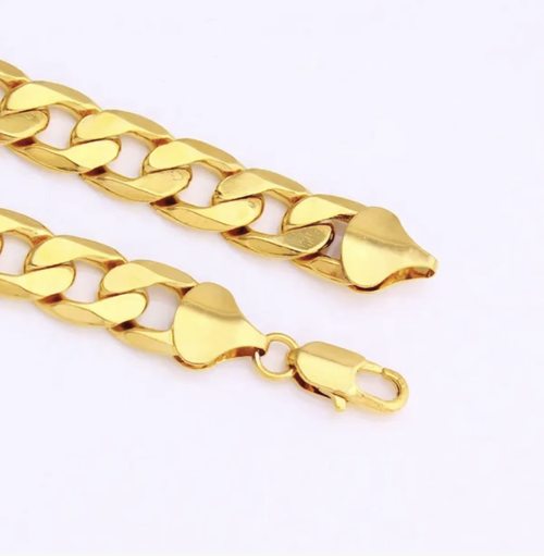 Men's 18K gold texture NK chain, with a classic Cuban chain design that is sleek and stylish. The electroplating process ensures color retention and long-lasting wear. The chain links are sturdy and unlikely to break. This necklace can be used as a bracelet as well, suitable for various fashion styles. It is a versatile must-have accessory for both daily and street looks. It is the key item for enhancing the texture of the design.