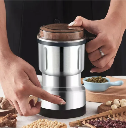 A stainless steel grinder with a handle, the food-grade stainless steel body is rust-proof and easy to clean. It has a one-button start stop operation that is simple. The high-speed blades can grind medicinal herbs, coffee beans, and grains and spices. The transparent cover allows you to see the grinding status. The anti-slip base ensures stable operation. It is convenient to disassemble and wash. It is suitable for household use for grinding powder, making baby food, and baking.