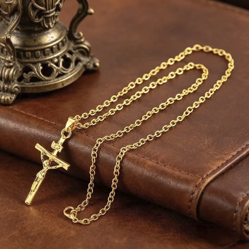 Retro Gothic three-dimensional cross metal collar chain with detailed embossed pendant. The coating is anti-oxidant and does not fade easily. The adjustable O-shaped chain is lightweight and comfortable, suitable for commuting, streetwear, and retro outfits. It is versatile for both men and women. It looks great when worn alone or in combination. It is unique and not likely to clash with other styles. It is suitable for both daily wear and as a gift.