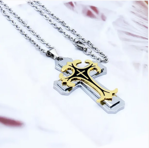 Retro double-layer engraved cross pendant necklace. The mirror-polished metal is resistant to fading. Available in black gold and pure silver colors. It is paired with a smooth dragon bone fine chain. It features a punk-Amero-European minimalist style. Suitable for both men and women, it can be matched with sweatshirts, leather jackets, or workwear. It is a stylish accessory that is both eye-catching and versatile, suitable for daily streetwear.