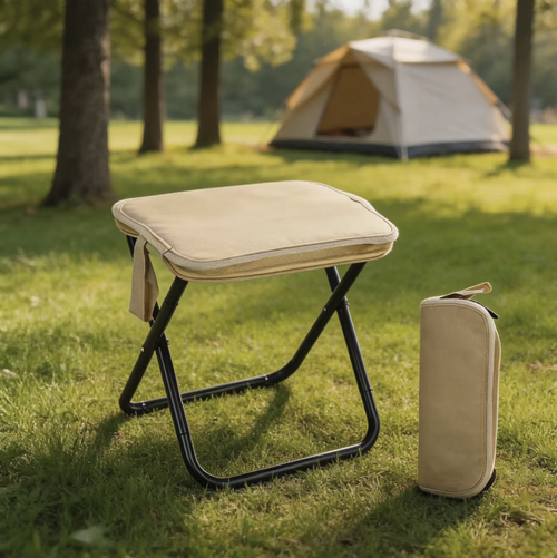 Handbag-style folding stool, unfolds into a portable small bench, and retracts into a zipper handbag. The metal cross-structured frame is paired with a soft cushioned seat surface. It is easy to open and close, and convenient to carry. Suitable for short-term rest. It is recommended to be placed on a flat surface for use, with reasonable load-bearing capacity, and proper maintenance to extend its service life.