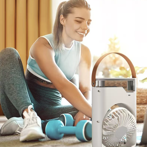 The new three-hole spray fan comes with a portable handle. It can be freely combined in either blowing or spraying mode. The three holes are synchronized for atomization. The water tank is visible for easy refilling. The running noise is gentle. It is suitable for desktop office use, home relaxation, and outdoor vending. It is recommended to add pure water, clean the nozzle regularly, and empty the water accumulation when not in use to extend the equipment's service life.