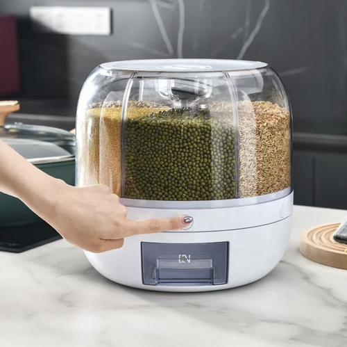 360-degree rotating compartmentalized whole grain storage box, made of food-grade material. It has multiple compartments for storing dry grains. Pressing one button can release the contents. The transparent compartment is convenient for checking the remaining quantity. The sealed design helps prevent moisture and pests. The sealing is only an auxiliary protection measure and cannot completely eliminate pests.