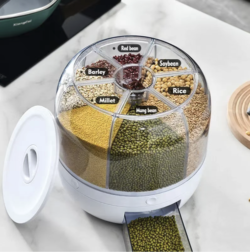 360-degree rotating compartmentalized whole grain storage box, made of food-grade material. It has multiple compartments for storing dry grains. Pressing one button can release the contents. The transparent compartment is convenient for checking the remaining quantity. The sealed design helps prevent moisture and pests. The sealing is only an auxiliary protection measure and cannot completely eliminate pests.