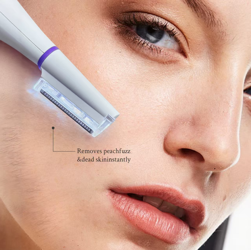 Lady LED lighting hair removal razor, suitable for trimming facial hair and body hair. It comes with a built-in illuminator to clearly show fine and short hairs. The floating blade surface fits the curvature of the skin, and is equipped with multiple replaceable blades. It is paired with a charging and storage base for charging and power supply. When using, keep the skin dry. Sensitive skin is recommended to try a small area first.