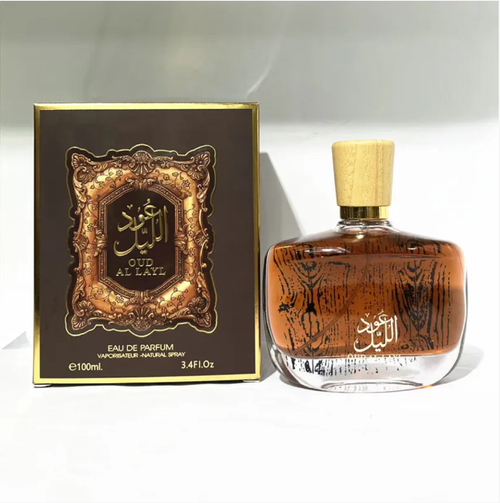 Order today and you will receive 2 bottles of 100ml men's woody fragrance. The fragrance blend includes citrus, sandalwood and freesia, with a calm and restrained scent. The spray design features a retro glass bottle with a wooden cap, accompanied by a gift box. It is suitable for daily and business occasions, and should be stored in a dark place. Spraying on the pulse points can enhance the fragrance release.