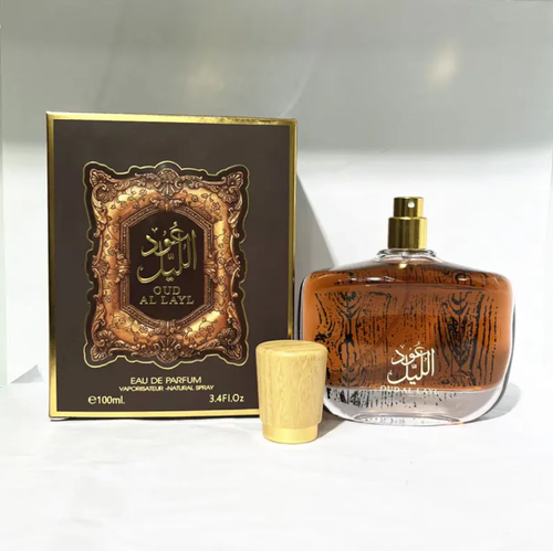 Order today and you will receive 2 bottles of 100ml men's woody fragrance. The fragrance blend includes citrus, sandalwood and freesia, with a calm and restrained scent. The spray design features a retro glass bottle with a wooden cap, accompanied by a gift box. It is suitable for daily and business occasions, and should be stored in a dark place. Spraying on the pulse points can enhance the fragrance release.