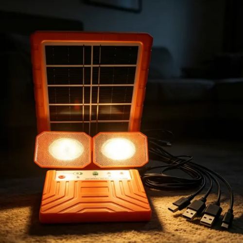 Solar emergency energy storage power supply kit, including solar panels, energy storage main unit and two LED lights. It can autonomously store energy under outdoor light conditions, providing both lighting and emergency charging for small electronic devices. The split design makes it convenient to carry and suitable for camping and emergency situations during household power outages. It is a practical energy storage and lighting tool for scenarios away from the power grid.