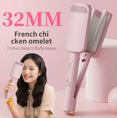 32mm egg roll hair curler, capable of creating soft wavy egg-shaped curls. It comes with a negative ion configuration and has multiple temperature adjustment settings. The heating of the clamp plate is uniform, making it easy for beginners to use. It is suitable for short and medium-length hair. Before styling, keep the hair dry. After use, wait for it to cool down before storing. It is a practical hair styling tool for home use.