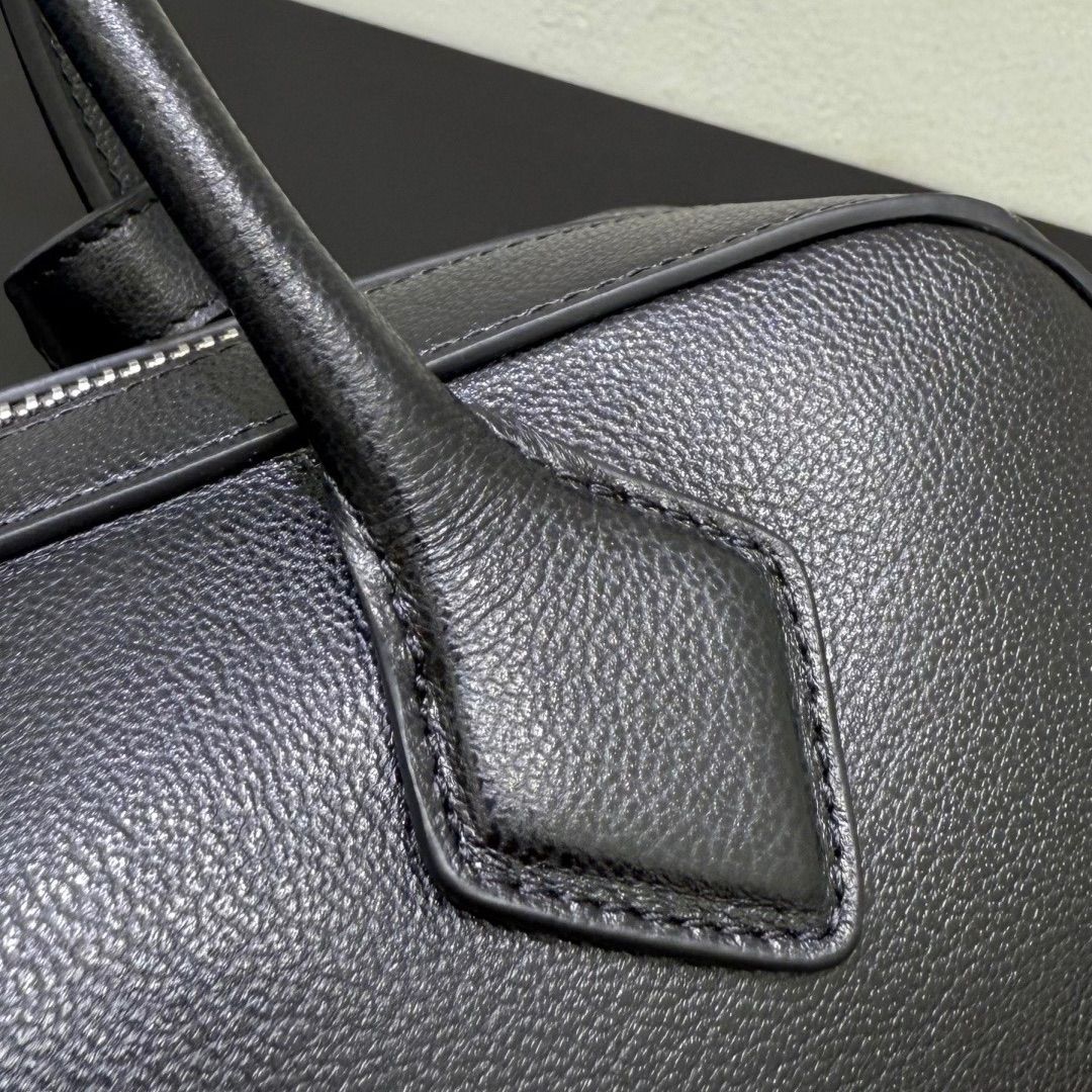 Classic Sausage Bag – Large Women's Shoulder Bag, High-End All-Steel Hardware, Custom Leather, Stylish Daily Work Commute Versatile