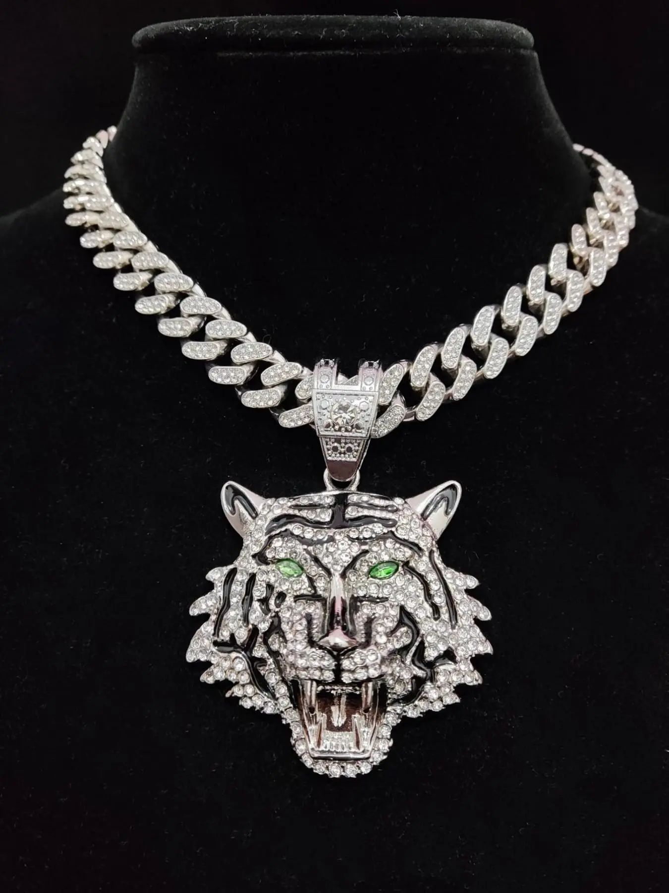Hip Hop Rhinestone Tiger Pendant Necklace – Chunky Cuban Chain for Men & Women