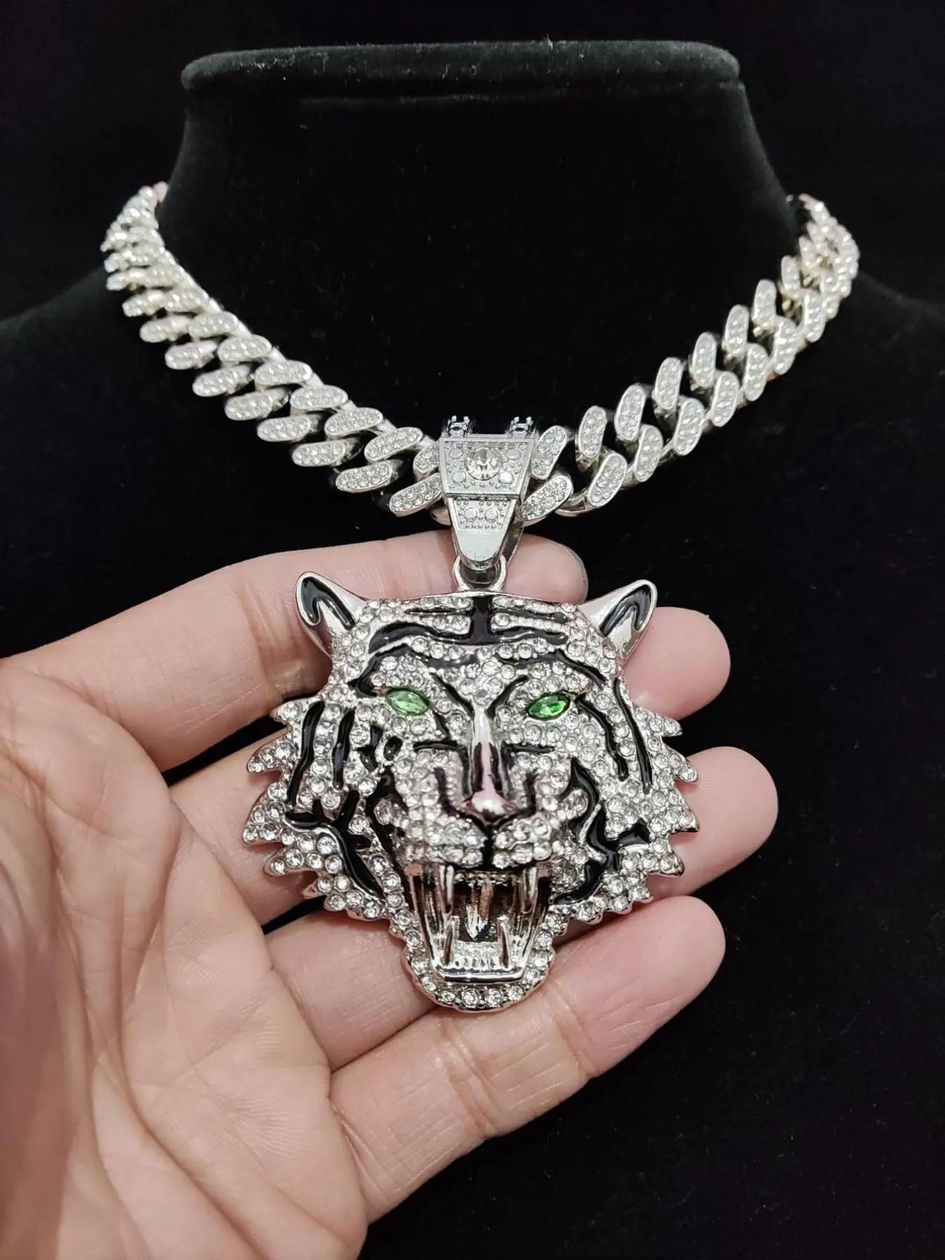Hip Hop Rhinestone Tiger Pendant Necklace – Chunky Cuban Chain for Men & Women