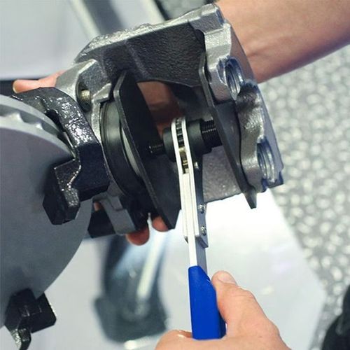 🚗360° Rotating Ratchet Brake Caliper Tool