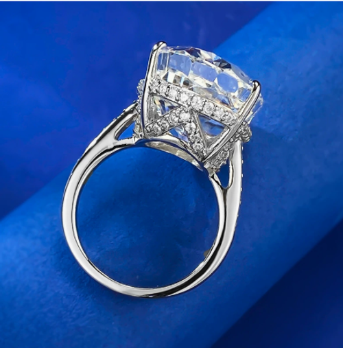 13x20mm Large-Carat Pigeon's Egg Ice-Cut Silver Ring