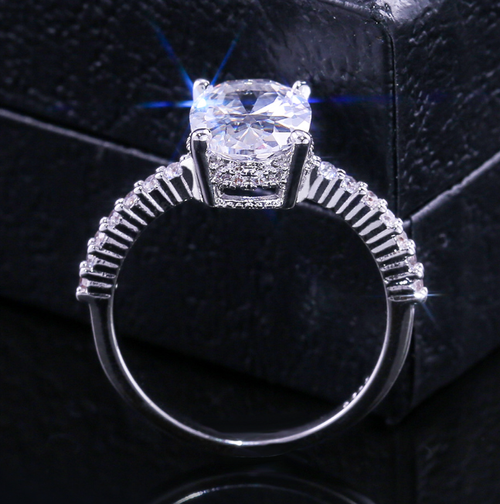 Luxury Classic Geometric 18K Gold Plated Brass Zircon Engagement Ring with Claw Setting for Women's Wedding Anniversary