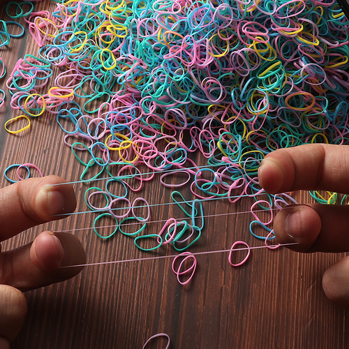 Popular small, disposable rubber bands for children—perfect for tying hair.