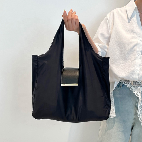 New Arrival Women Foldable Keychain Tote Bag Nylon Roll up Portable Under Recycled Nylon Shoulder Bag Shopping Bag Black