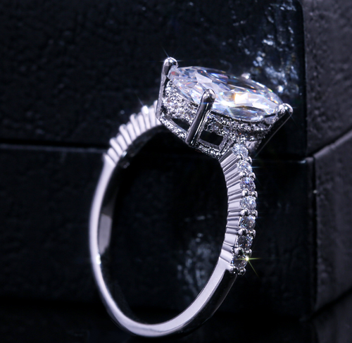 Luxury Classic Geometric 18K Gold Plated Brass Zircon Engagement Ring with Claw Setting for Women's Wedding Anniversary