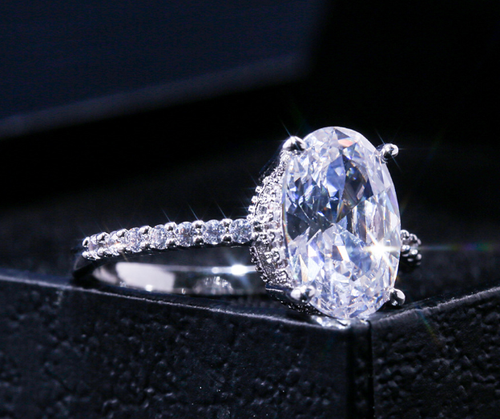 Luxury Classic Geometric 18K Gold Plated Brass Zircon Engagement Ring with Claw Setting for Women's Wedding Anniversary