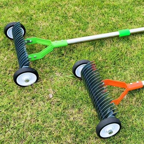 Rolling Lawn Rake with Wheels, Garden Weed Rake for Dethatching, Dry Grass & Leaf Removal, Soil Loosening Yard Cleaning Tool
