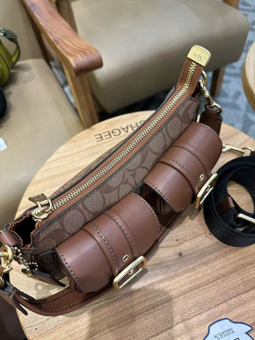 2025 Women's Bags Soho Vintage Underarm Bag Ashton Retro Baguette Motorcycle Bag