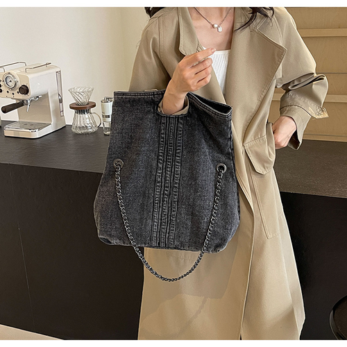 2025New Style Large Capacity Denim Backpack with Chain Strap for Daily Commuting Tote Bag Polyester Lining