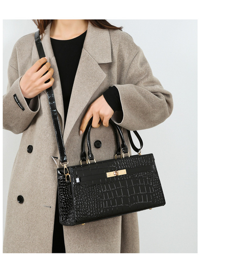 Spring New Casual Shoulder Bag, Niche Design Large Capacity Stylish Crossbody Bag for Women