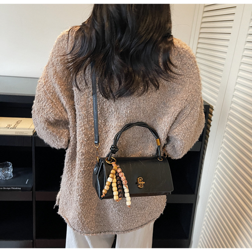 2026New Flap Bag with Shoulder and Crossbody Straps a Lock and Chain Square Design Crossbody Bags for Commuting