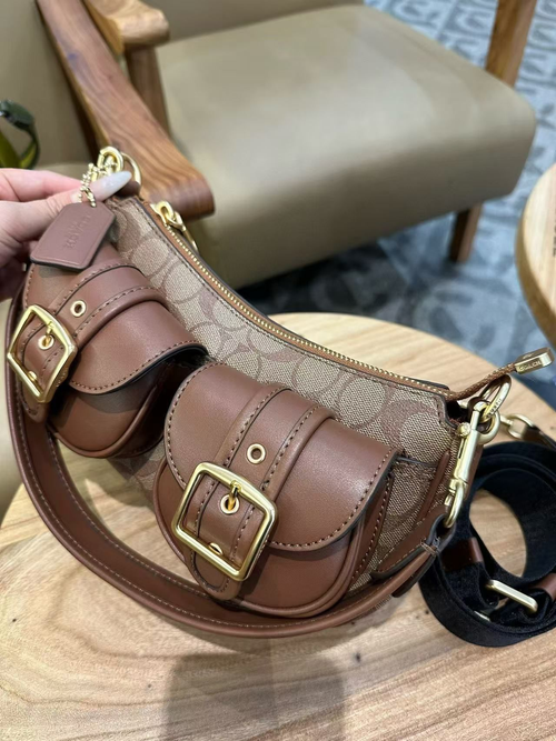 2025 Women's Bags Soho Vintage Underarm Bag Ashton Retro Baguette Motorcycle Bag