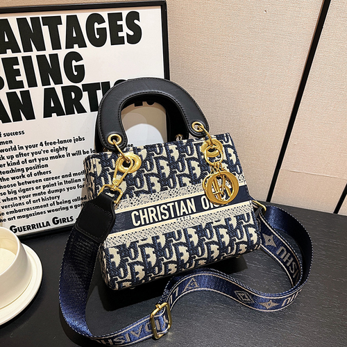 2025 Women's Luxury Designer Handbags High Quality Famous Brands Bag Purses Soft and Foldable Features