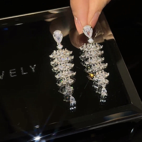 Luxury Artisan Fan-Drape Earrings – Micro-Pavé Zirconia Cascading Elegance for Timeless Glamour